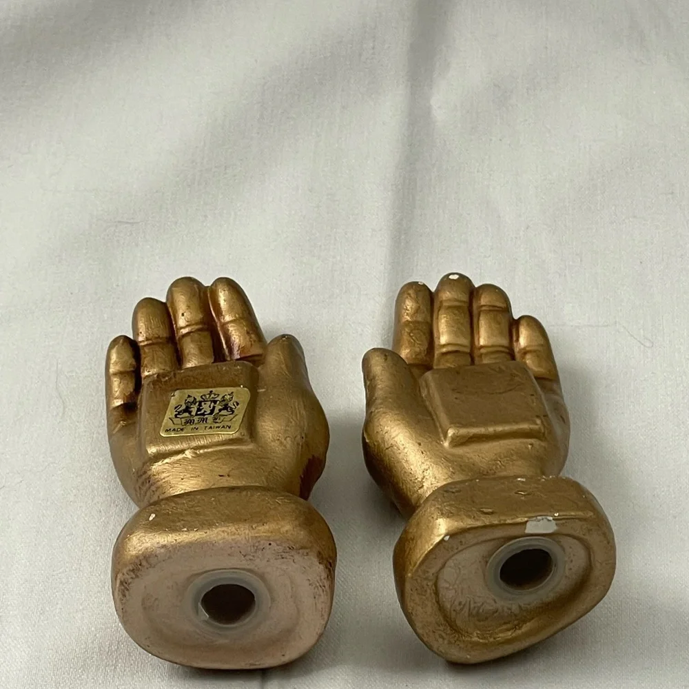 Gold Colored Praying Hands Salt&Pepper Shakers‎ Made in Taiwan